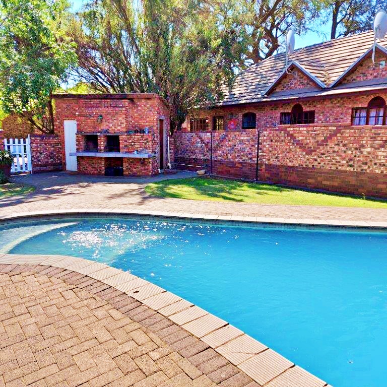 To Let 2 Bedroom Property for Rent in Langenhovenpark Free State